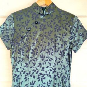 Vintage 1970s 1980s satin silk cheongsam